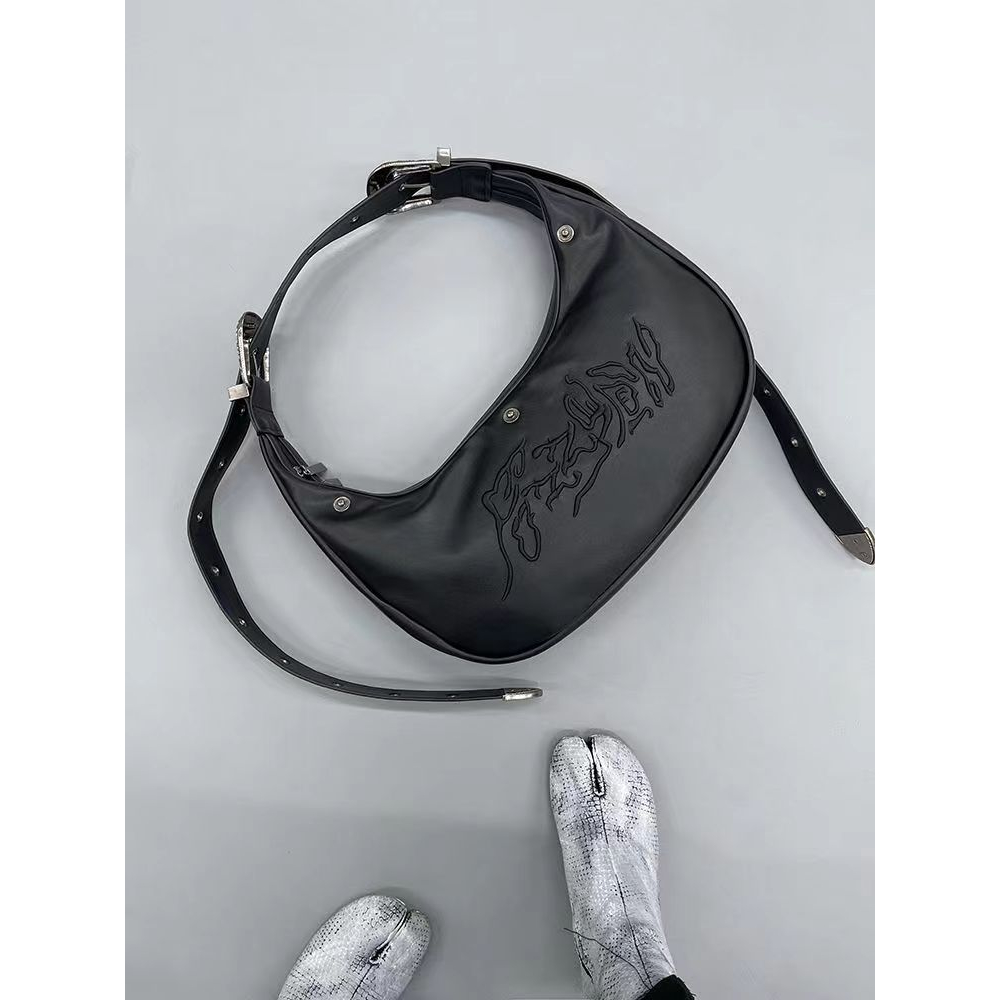 Túi kẹp sát nách đeo chéo màu đen sang trọng tháo rời dập nôi thêu phong cahs hip hop dân chơi