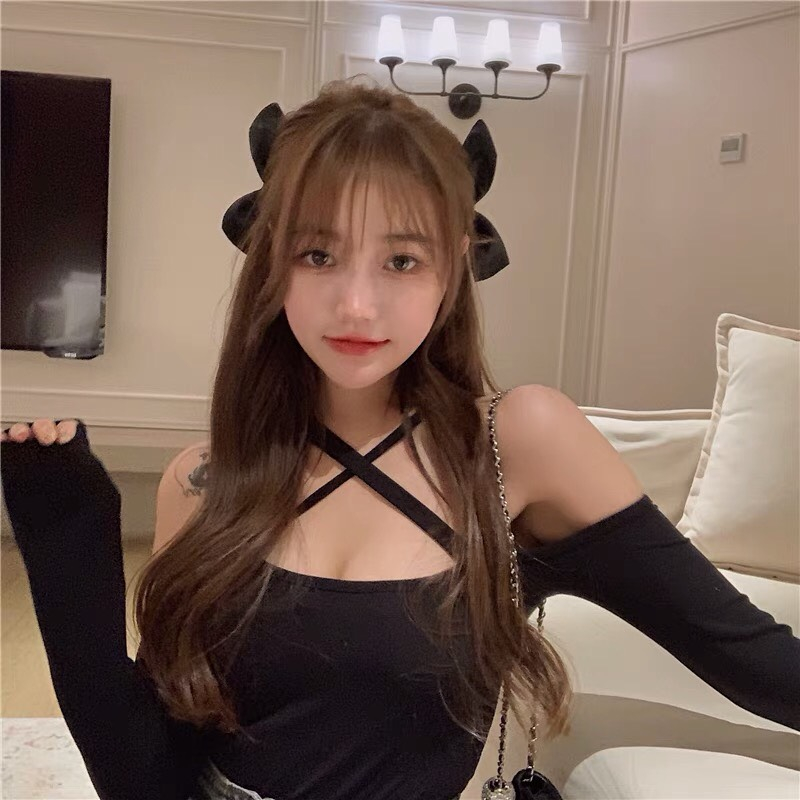 Áo trễ vai nữ JUCO chéo dây, áo thun nữ sang chảnh đi chơi, croptop tay dài chéo dây