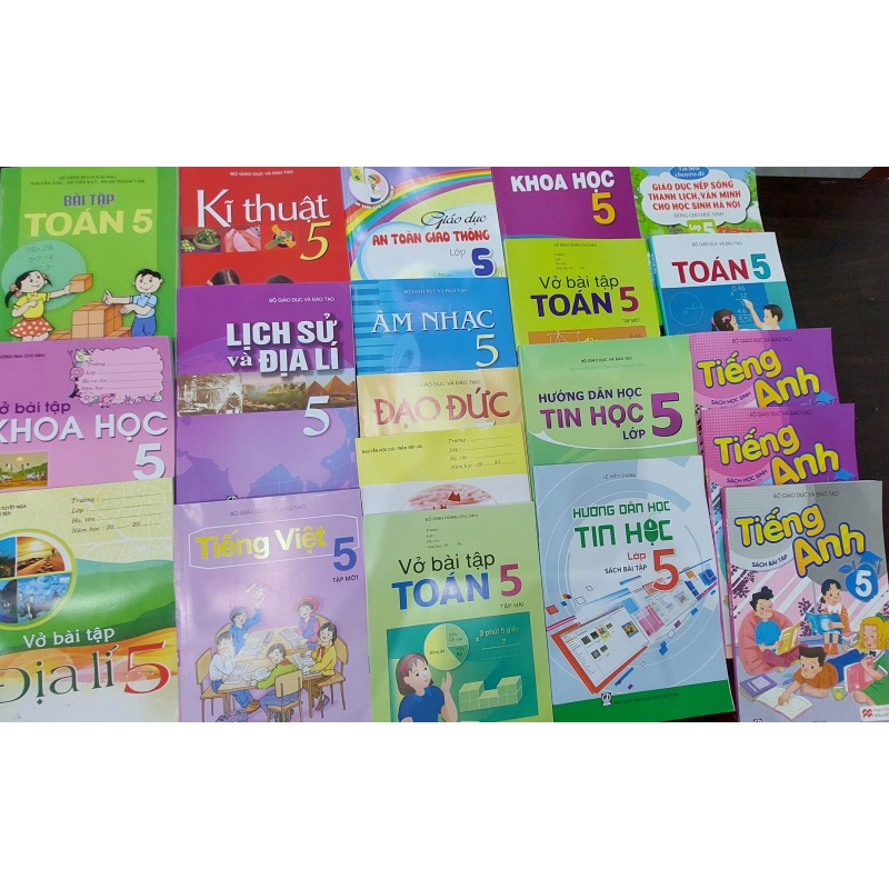 Sách - Tiếng Anh - Sách học sinh Lớp 5 Tập 2 Kèm set 15 nhãn vở