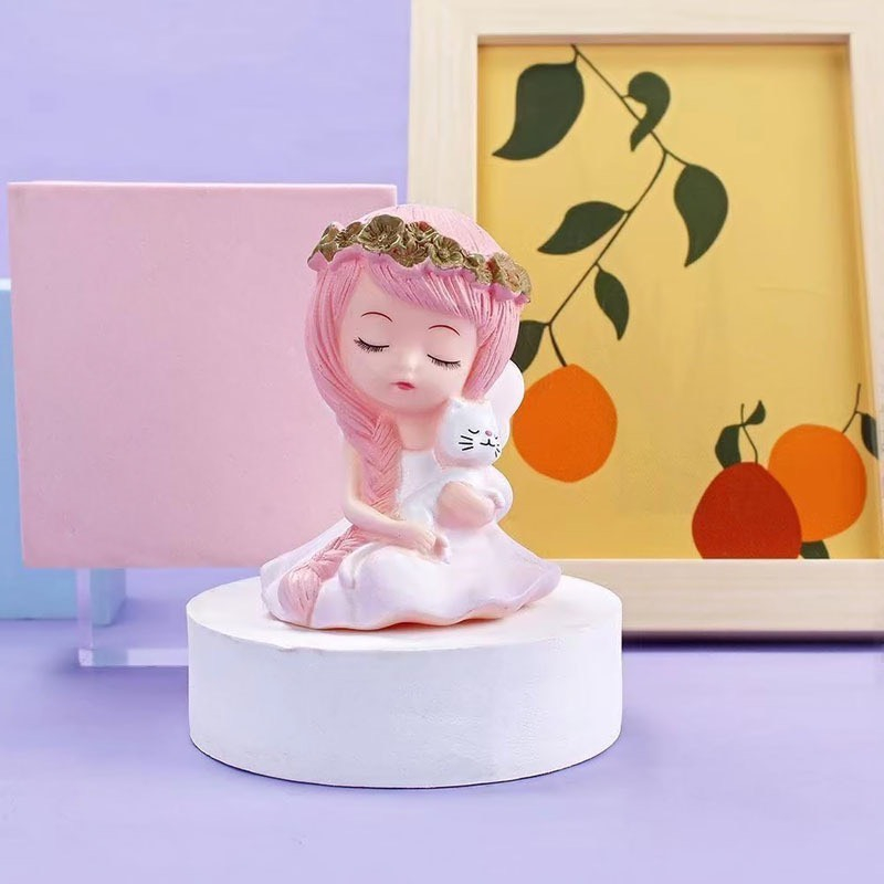 -Bé gái ngồi tóc hồng bế mèo - Trang trí bánh sinh nhật bánh kem