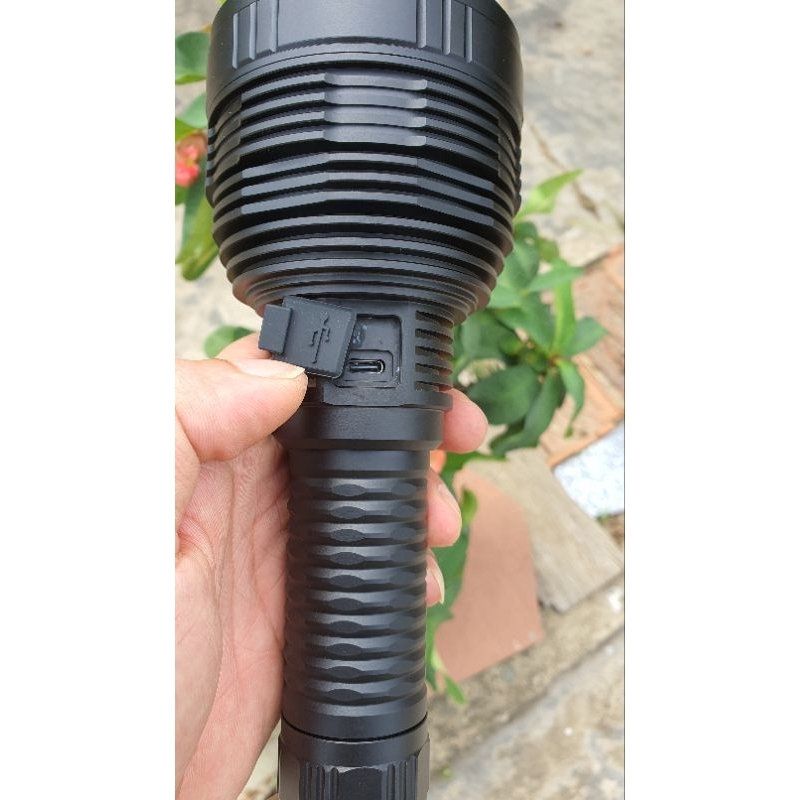 Đèn pin convoy L8 SBT90.2 quang thông 5500lumen tầm xa 1550m