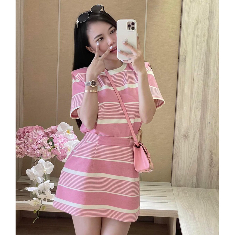 Set Áo Thun Tay Ngắn Kẻ Sọc Ngang Mix Chân Váy Màu Hồng Đen Cotton