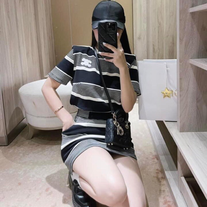 Set Áo Thun Tay Ngắn Kẻ Sọc Ngang Mix Chân Váy Màu Hồng Đen Cotton