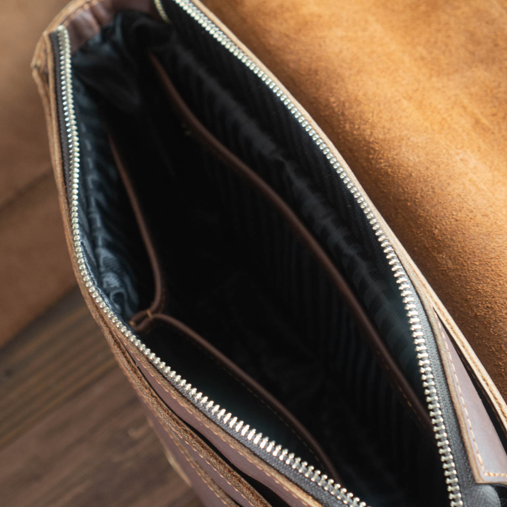 Túi đeo chéo đựng máy ảnh da thật. Túi máy ảnh du lịch vintage da nâu sáp fullgrain Manuk Leather