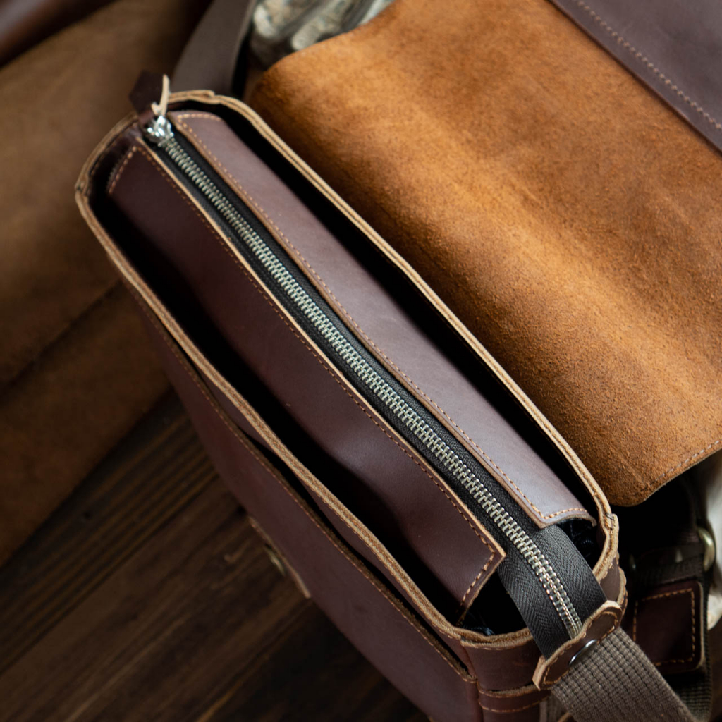 Túi đeo chéo đựng máy ảnh da thật. Túi máy ảnh du lịch vintage da nâu sáp fullgrain Manuk Leather