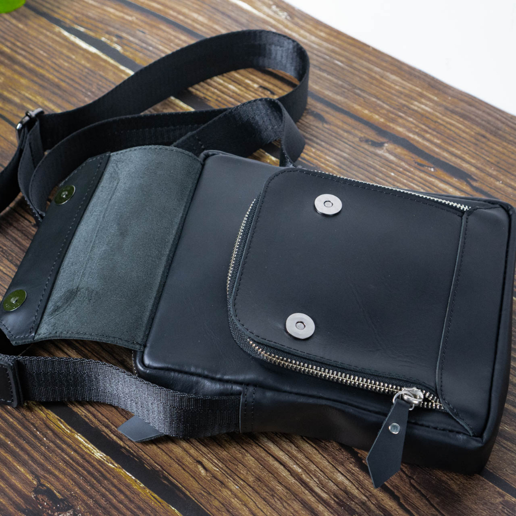 Túi đeo chéo da bò nhỏ gọn vừa ipad 7in ngăn khóa kéo - Messenger mini manuk leather - Da bò sáp crazy horse cao cấp