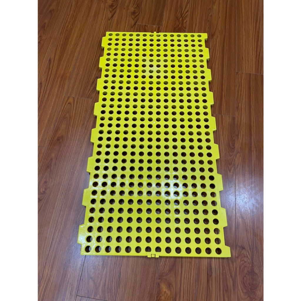 Tấm lót sàn chuồng dê, heo, chó,vịt, gà,... kích thước 100x50x3cm loại lỗ tròn to đường kính 2cm