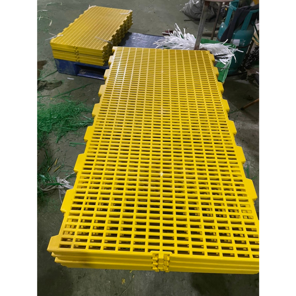 Tấm lót sàn lỗ hình chữ nhật chuồng thú cưng  tấm nhựa lót sàn chó mèo