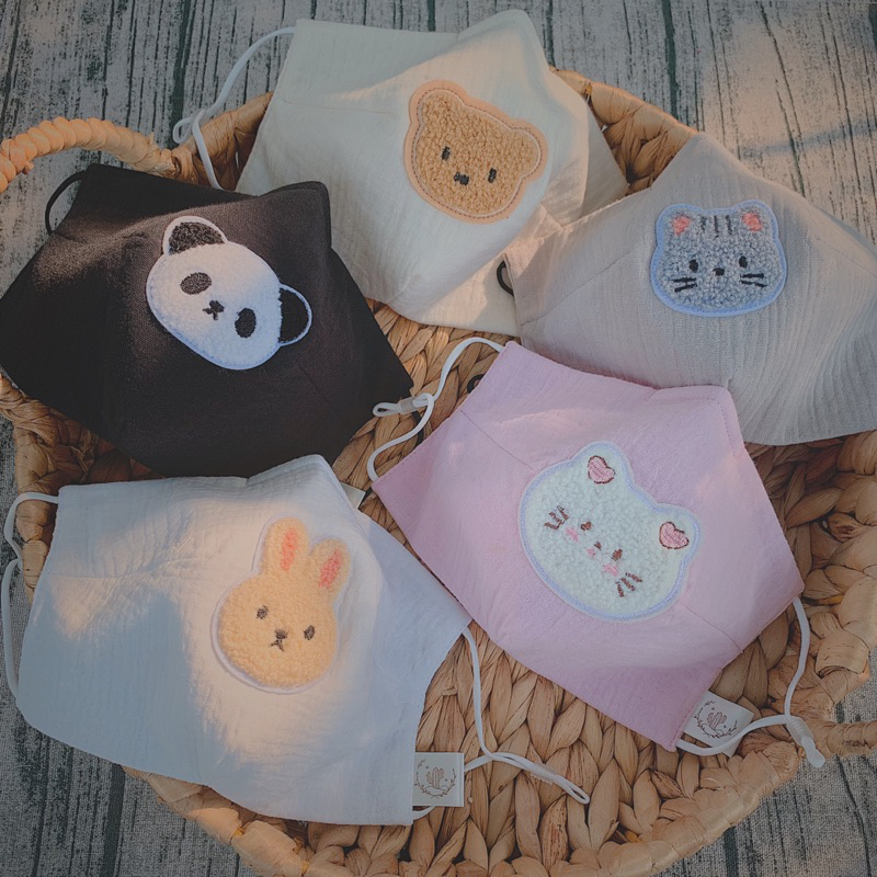 Khẩu trang form 3D chống dính son, vải xô muslin thêu hình nổi cute