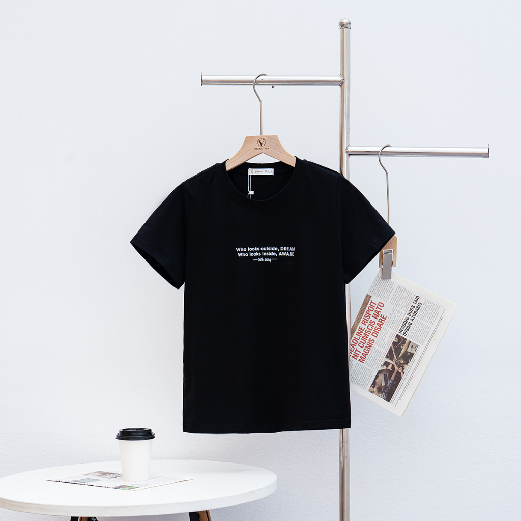 Áo Thun VIEN TRAN In Chữ Carl Jung V61S23H028