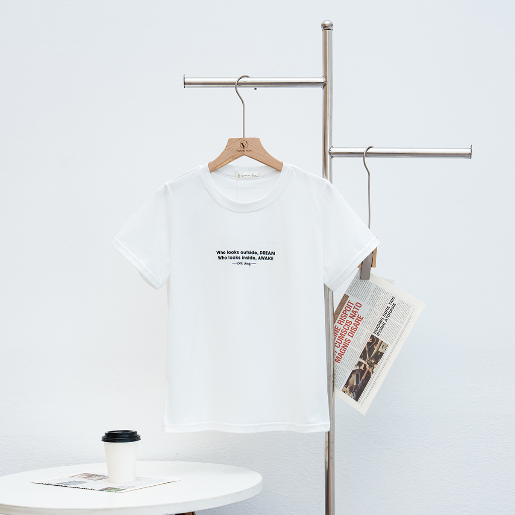 Áo Thun VIEN TRAN In Chữ Carl Jung V61S23H028