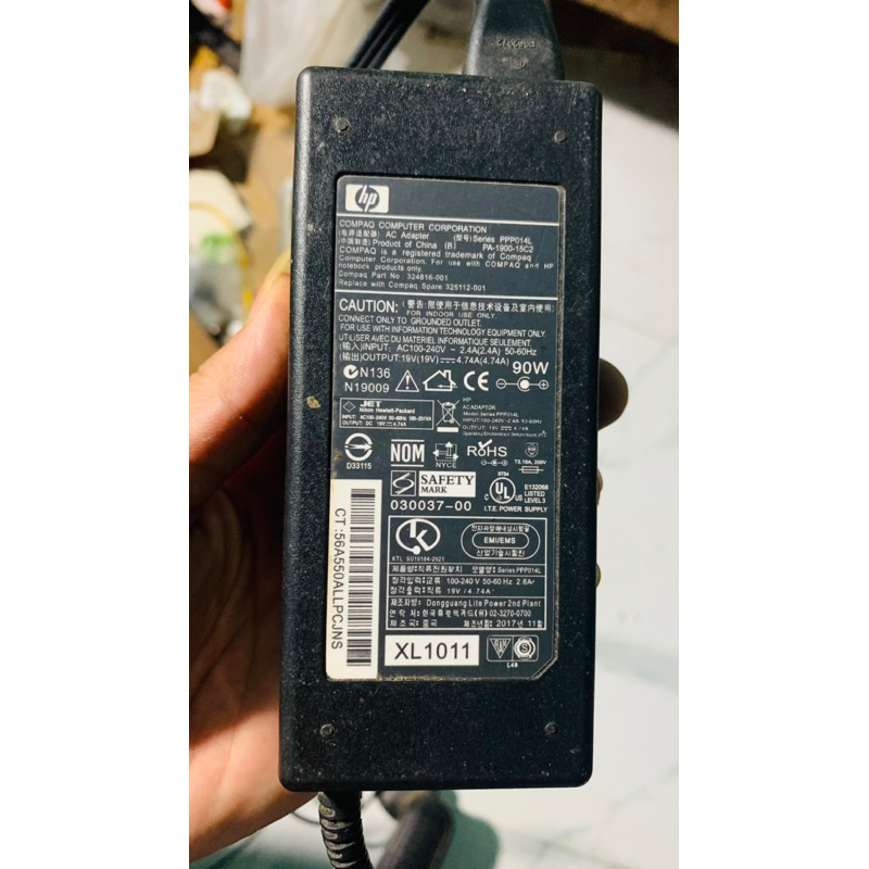 Sạc laptop cũ 19v 2.3a - 7.6a vỏ xấu dùng ok