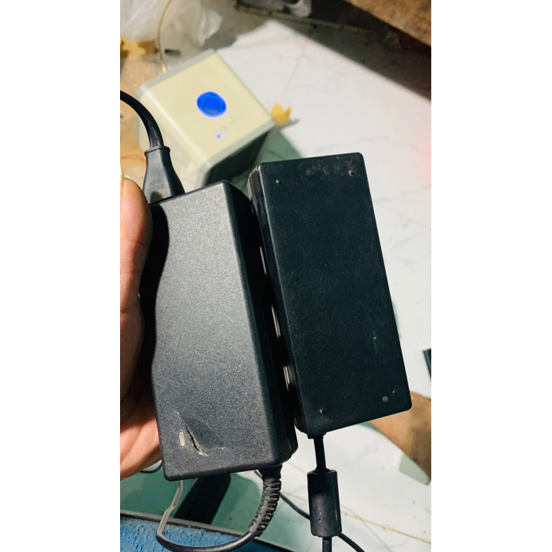Sạc laptop cũ 19v 2.3a - 7.6a vỏ xấu dùng ok