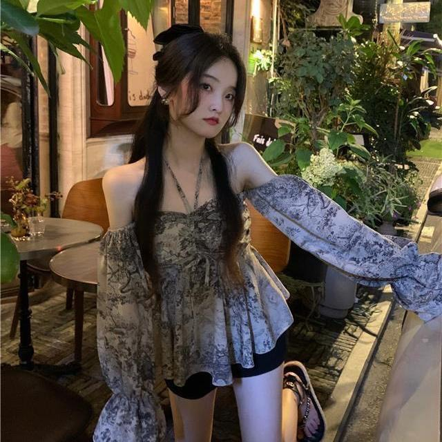 Áo Kiểu Trễ Vai Tay Dài Phối Dây Rút Giữa Hở Vai Phong Cách Quyến Rũ