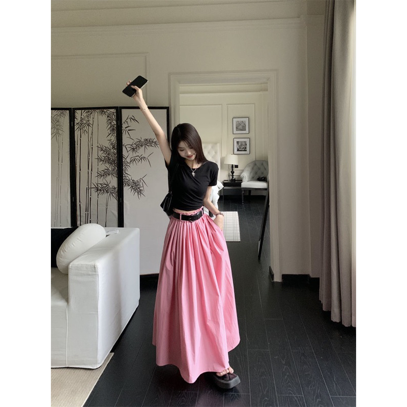 Set áo phông/thun babytee đen chân váy cạp cao dáng dài xoè rộng màu hồng trending