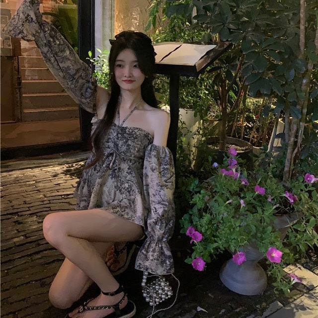 Áo Kiểu Trễ Vai Tay Dài Phối Dây Rút Giữa Hở Vai Phong Cách Quyến Rũ