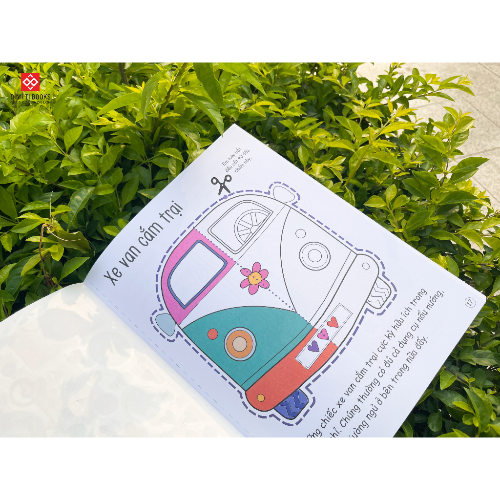 Sách - Cắt, gấp, tô màu - Hơn 20 hình dán và sticker rèn luyện kỹ năng cho trẻ 3 - 9 tuổi - Bộ 3 cuốn - Đinh Tị Books