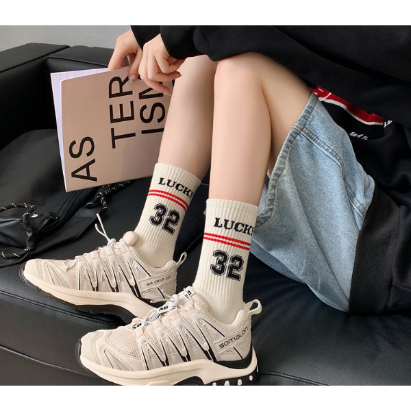 Vớ Tất cổ cao Unisex chữ HOLIDAY, Số 32 phong cách thể thao, năng động.