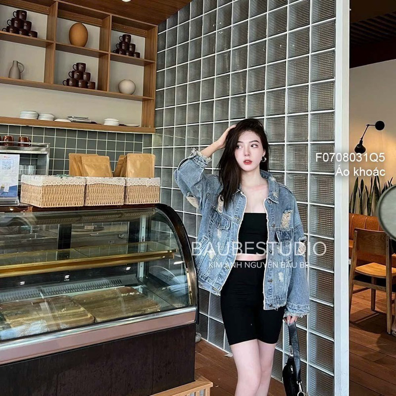 Áo khoác jean rách tay dài phối túi hộp sang trọng VIENS STORE