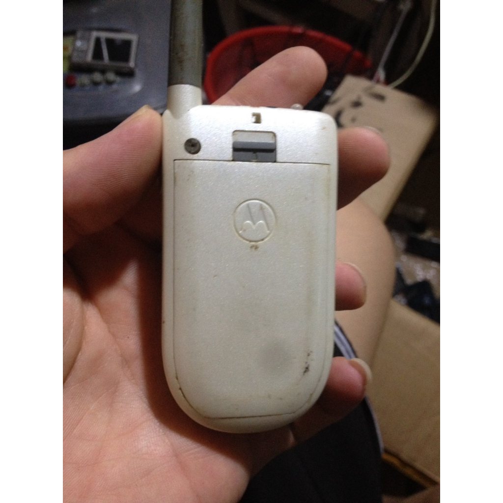 Xác MOTOROLA kèm bin cũ, vẫn lên màn khá, không có sạc, bin hết không tét được gì, ae cần mua tét tiếp nhé