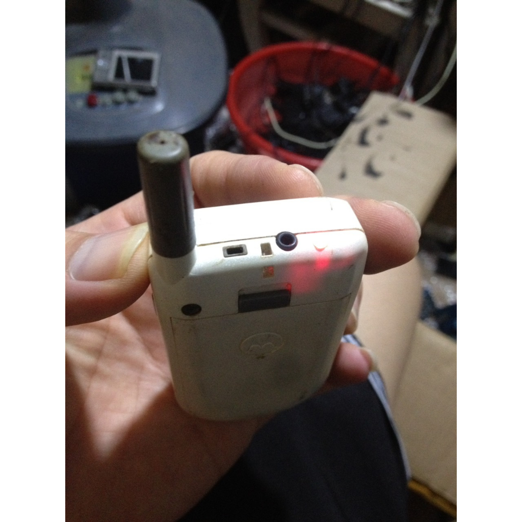 Xác MOTOROLA kèm bin cũ, vẫn lên màn khá, không có sạc, bin hết không tét được gì, ae cần mua tét tiếp nhé