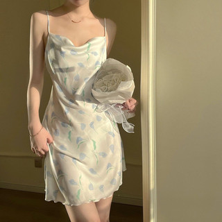Váy ngủ lụa 2 dây cổ đổ sáng suông mềm mướt sexy quyến rũ
