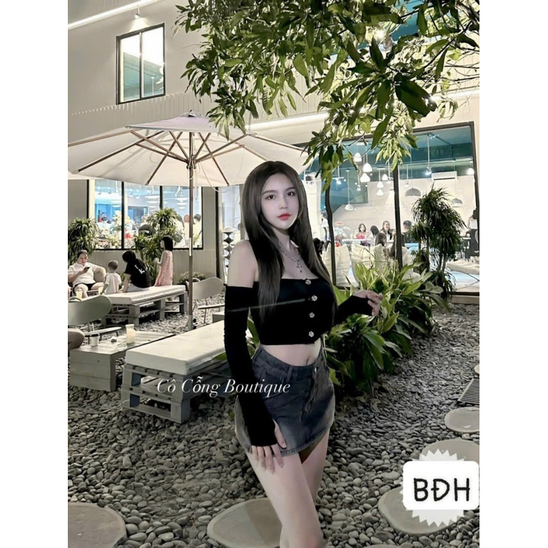 Áo hở trễ vai dáng ngắn