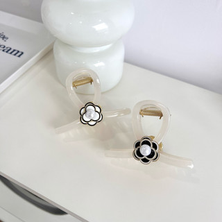 Kẹp tóc dáng dài đính hoa trà Modleaf Rose midi pin Hàn Quốc