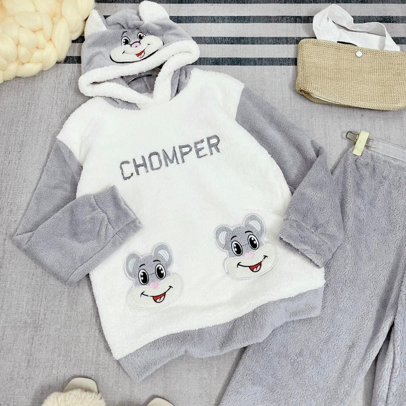 Bộ ngủ lông cừu mũ tai gấu thêu gấu trắng CHOMPER form rộng màu xám, sét áo hoodie lông mượt mà thể thao nam nữ ulzzang