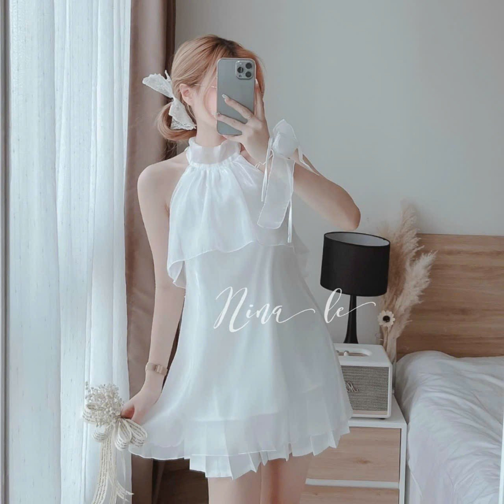 Sét váy cổ yếm xếp tầng trắng tinh khôi phối chân váy phù hợp mọi phong cách sang trọng