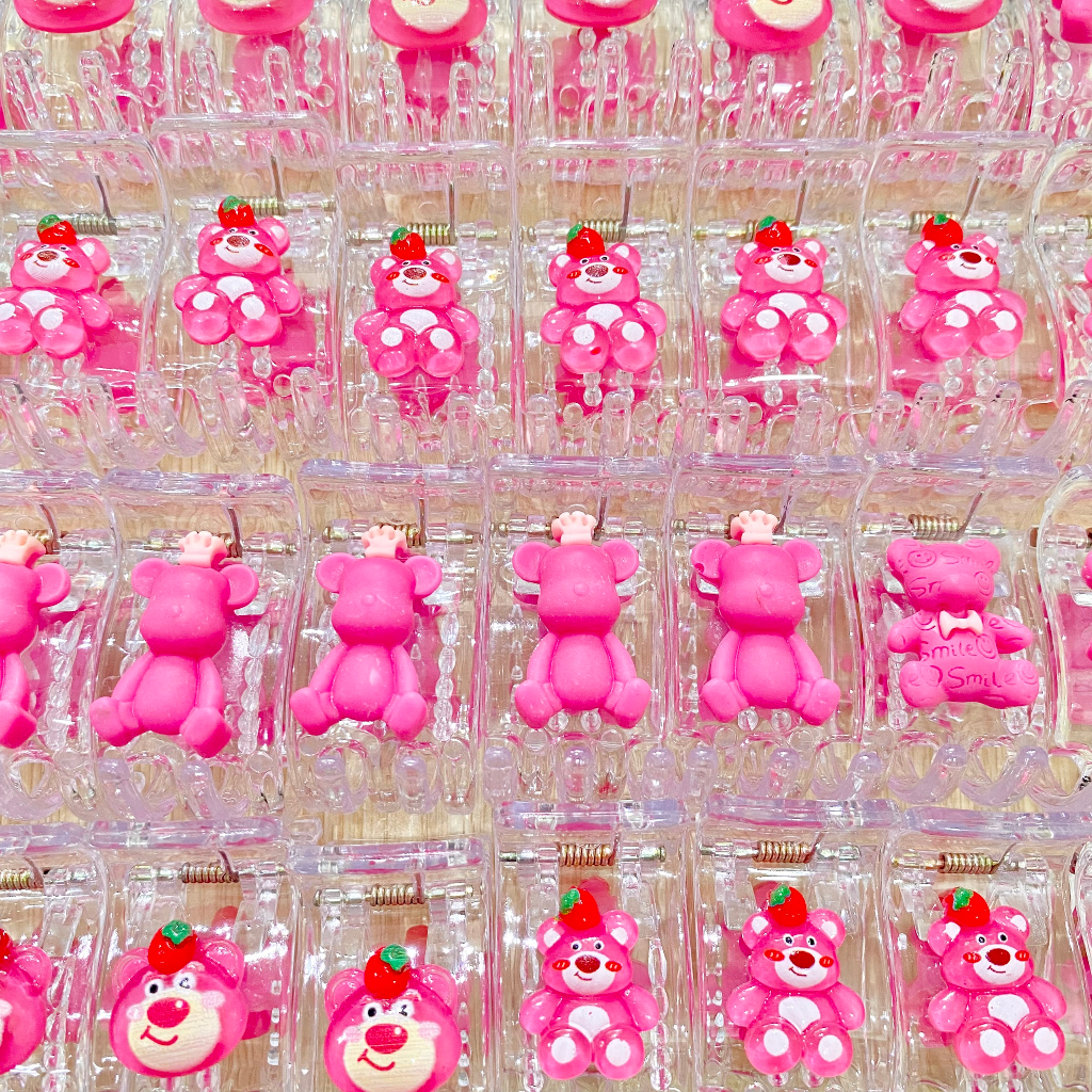 Kẹp tóc càng cua 5 răng đính charm gấu dâu lotso 2 mặt xịn sò