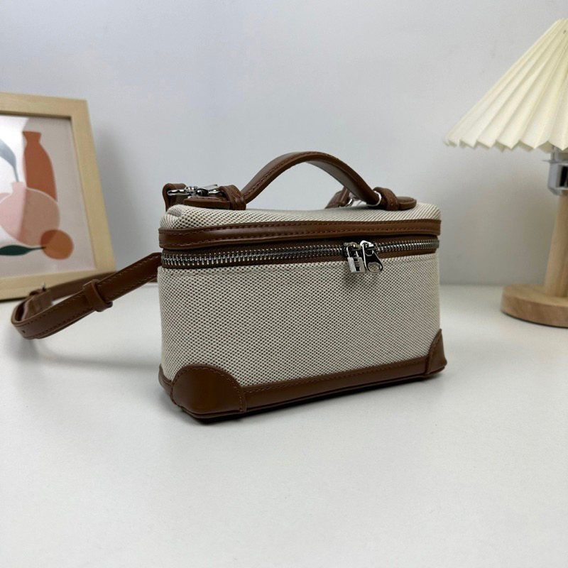Túi xách nữ đeo chéo kèm charm ngựa - TN004