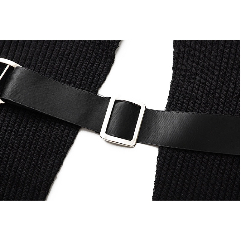 （Sẵn) Jennie cùng phong cách màu đen treo cổ slim fit hở lưng thiết kế áo vest dệt kim top