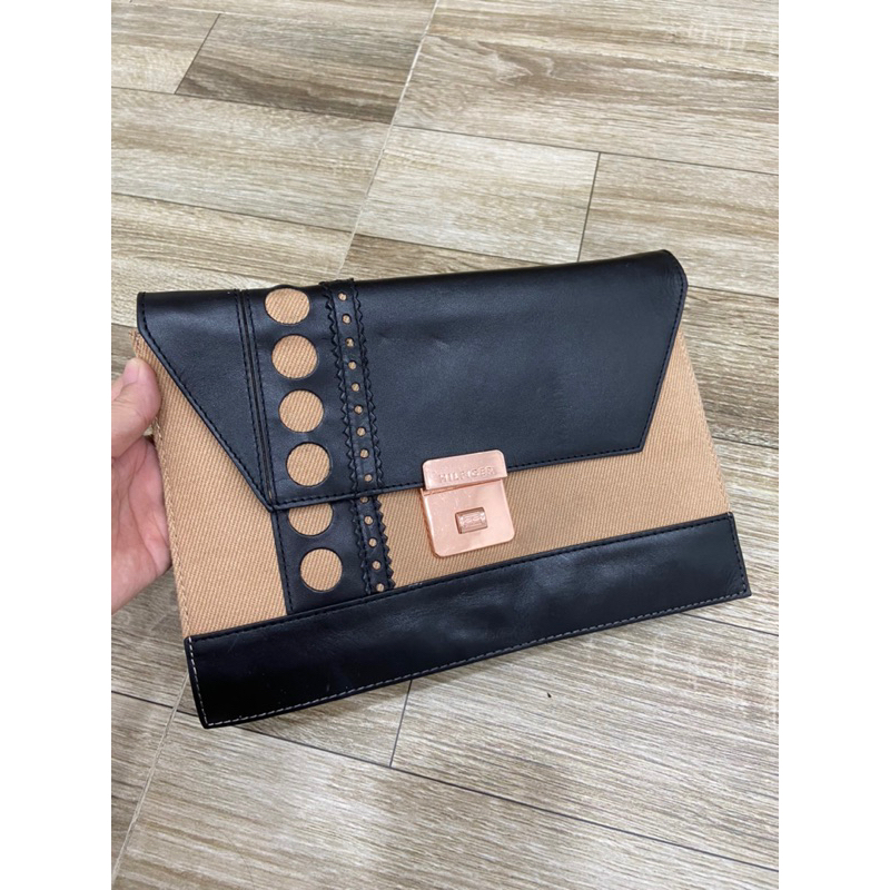Clutch si hiệu Tommy Hilfiger