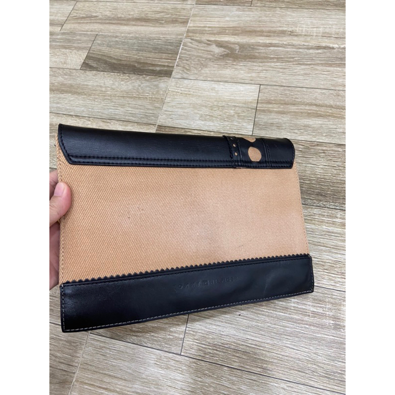 Clutch si hiệu Tommy Hilfiger