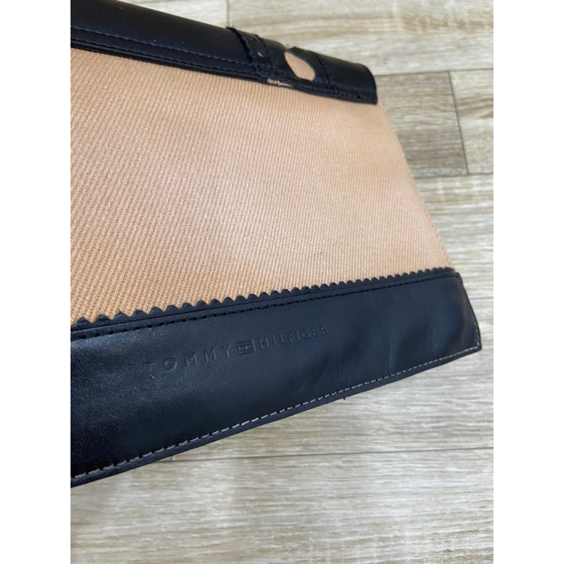 Clutch si hiệu Tommy Hilfiger