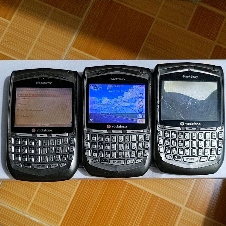 Điện thoại BlackBerry 8700v