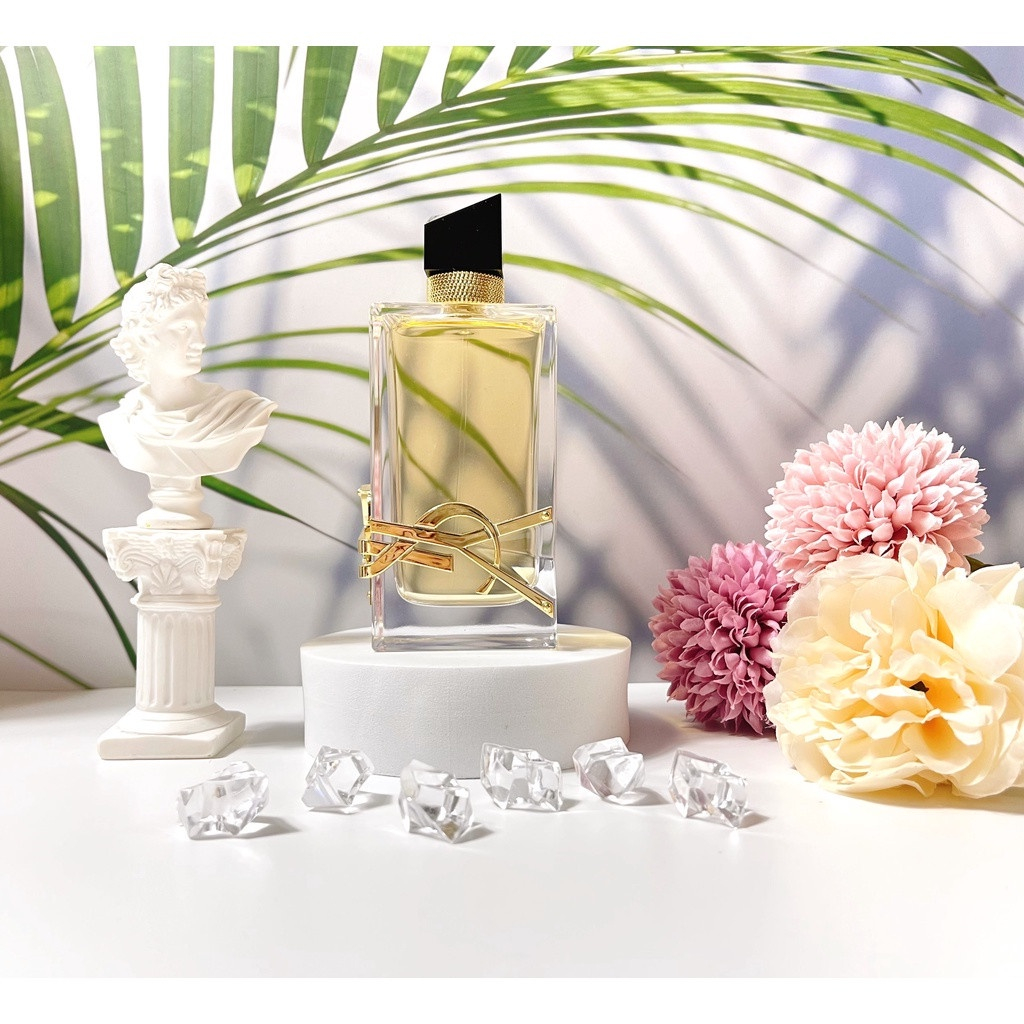Nước hoa nữ nàng thơ xinh đẹp quyến rũ