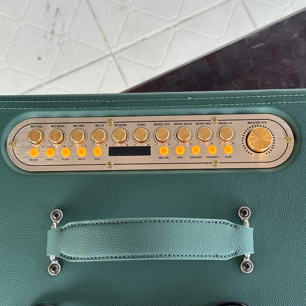 Loa karaoke xách tay AT T18 PRO di động công suất lớn 300w kèm 2 micro bass mạnh hút âm cực hay đủ echo reverb