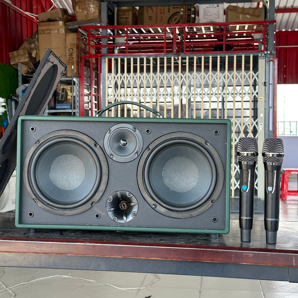 Loa karaoke xách tay AT T18 PRO di động công suất lớn 300w kèm 2 micro bass mạnh hút âm cực hay đủ echo reverb