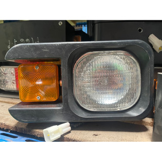 Đèn pha, đèn hậu máy xúc lật