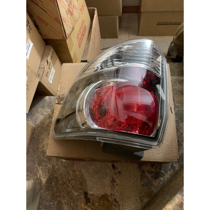 Đèn hậu mảnh ngoài Toyota Fortuner 2012 - 2015 lòng xám