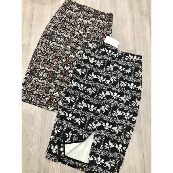 Chân váy zara bút chì dáng dài họa tiết sang trọng dư xịn