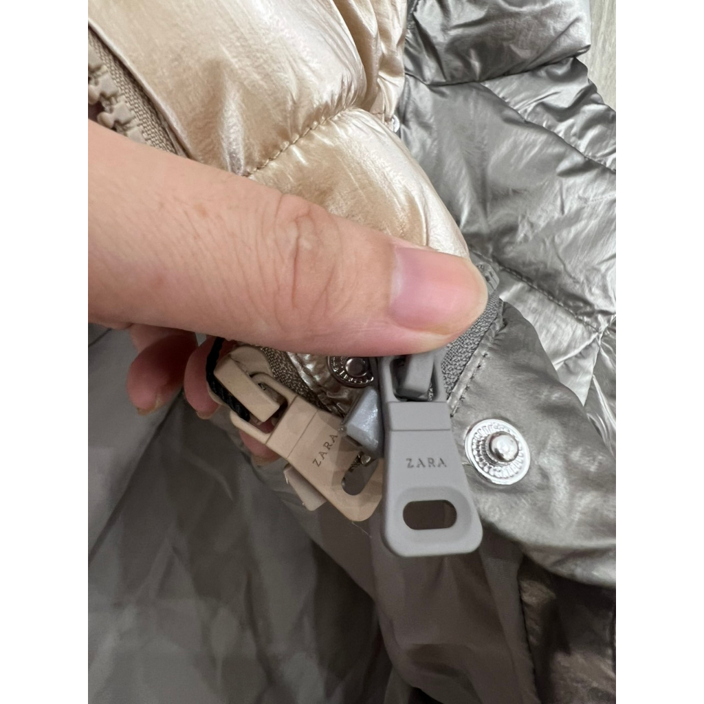 Áo khoác bomber siêu nhẹ phối ánh kim cúc bấm xuất xịn