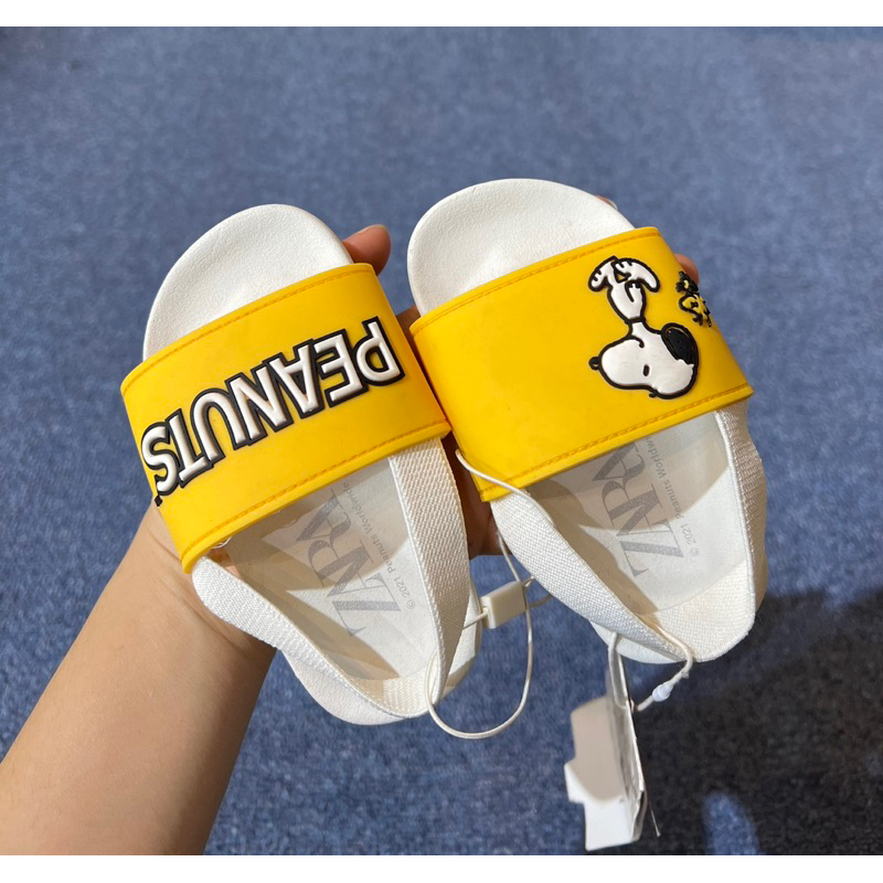 Dép có quai cho bé Peanuts auth size 20