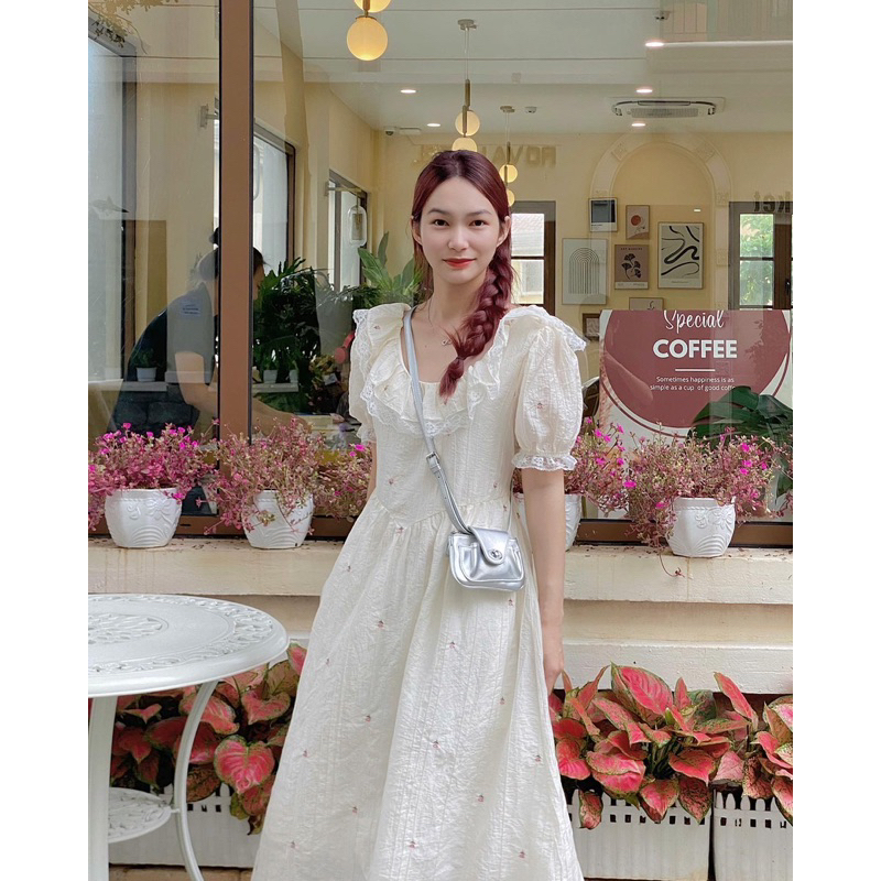 𝐀𝐧𝐭𝐡𝐞𝐚 𝐃𝐫𝐞𝐬𝐬 - Đầm cổ ren hoa nhí