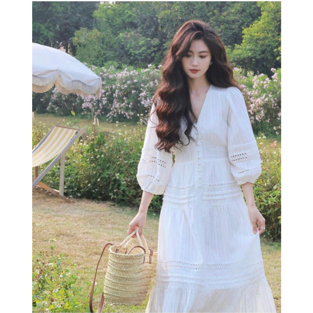 Maxi xô trắng tay phồng phối ren nút ngọc