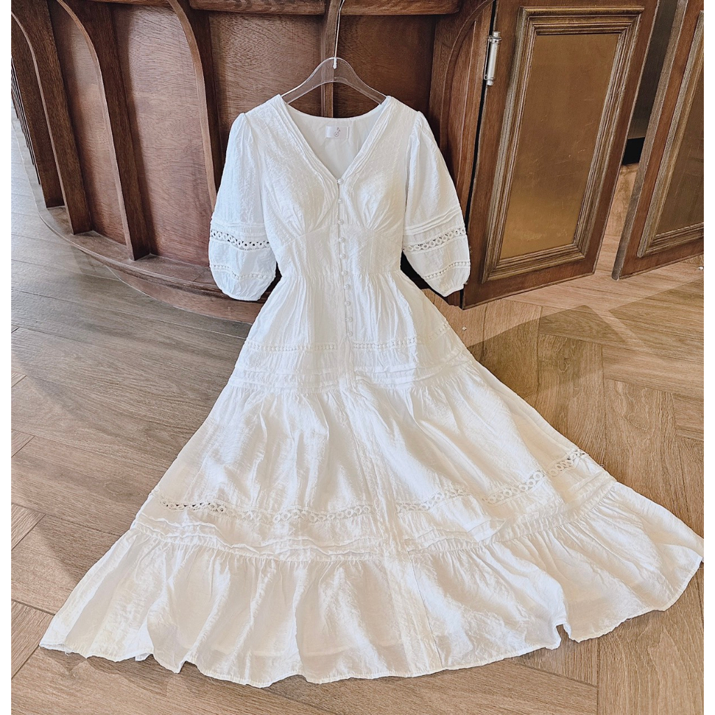 Maxi xô trắng tay phồng phối ren nút ngọc