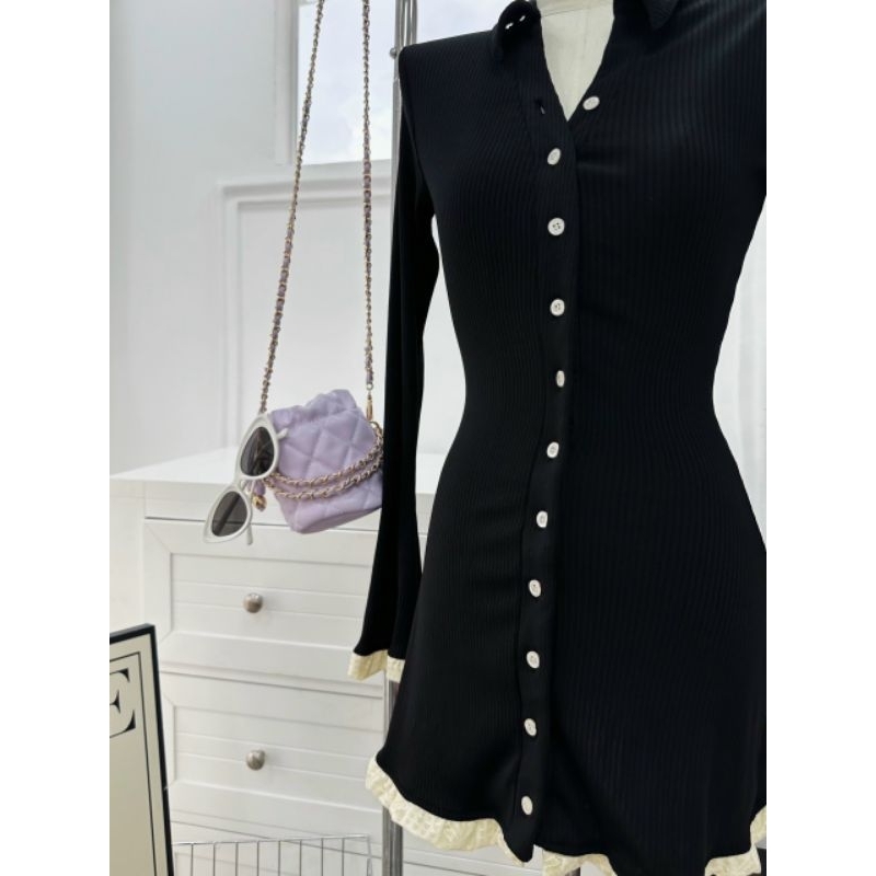 ĐẦM GÂN BODY ĐEN CỔ SƠ MI TAY DÀI PHỐI BÈO REN KEM