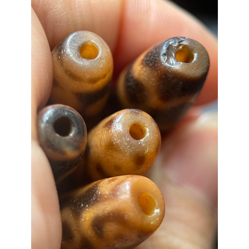 Dzi tây tạng  Đá phong thuỷ mang lại may mắn: dzi màu cam nhiều mẫu phong hoá lên vảy rồng rất mê li